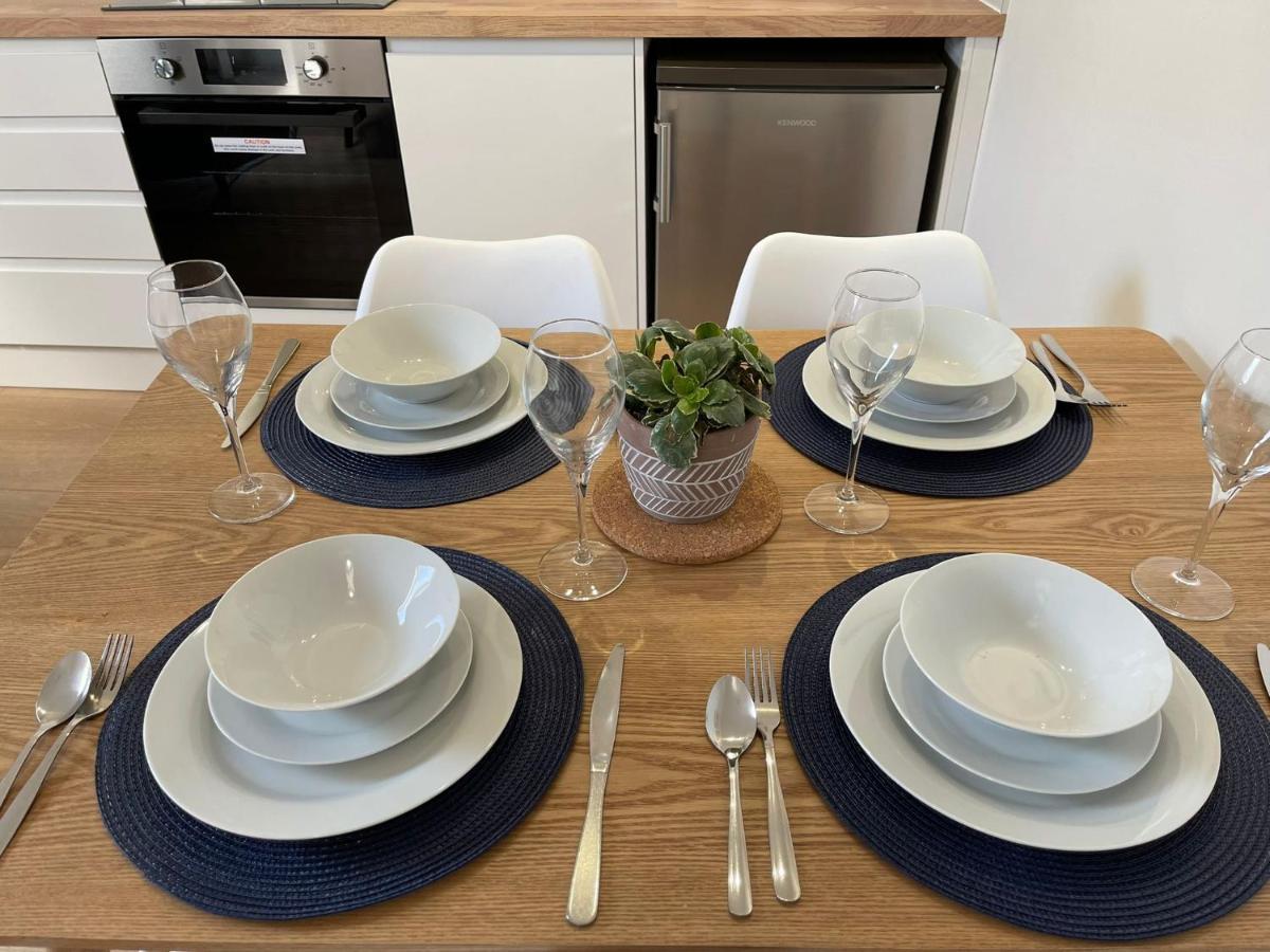 Brand New Montrouge Apartments - Perfect Location!! ポーツマス エクステリア 写真