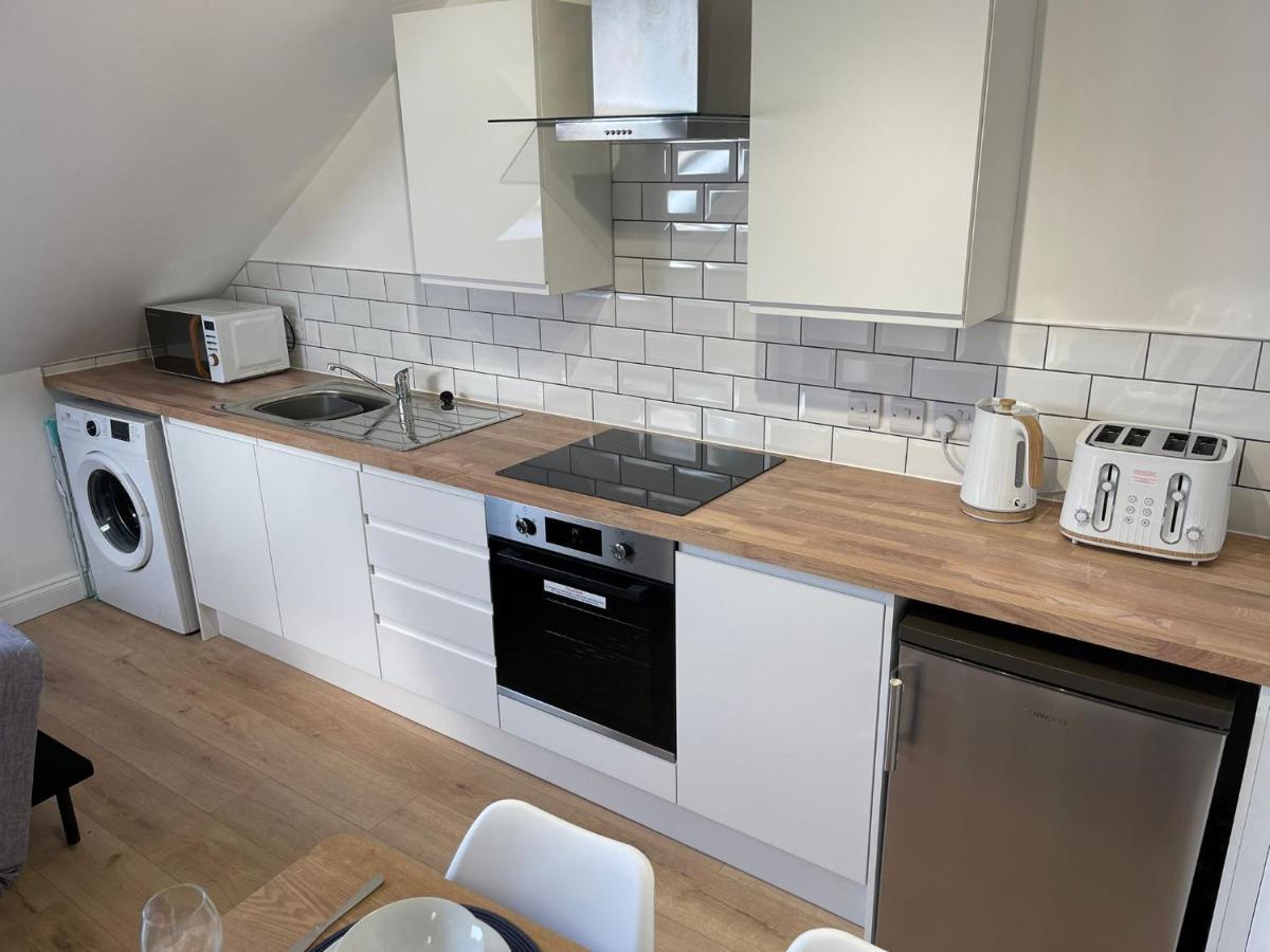 Brand New Montrouge Apartments - Perfect Location!! ポーツマス エクステリア 写真