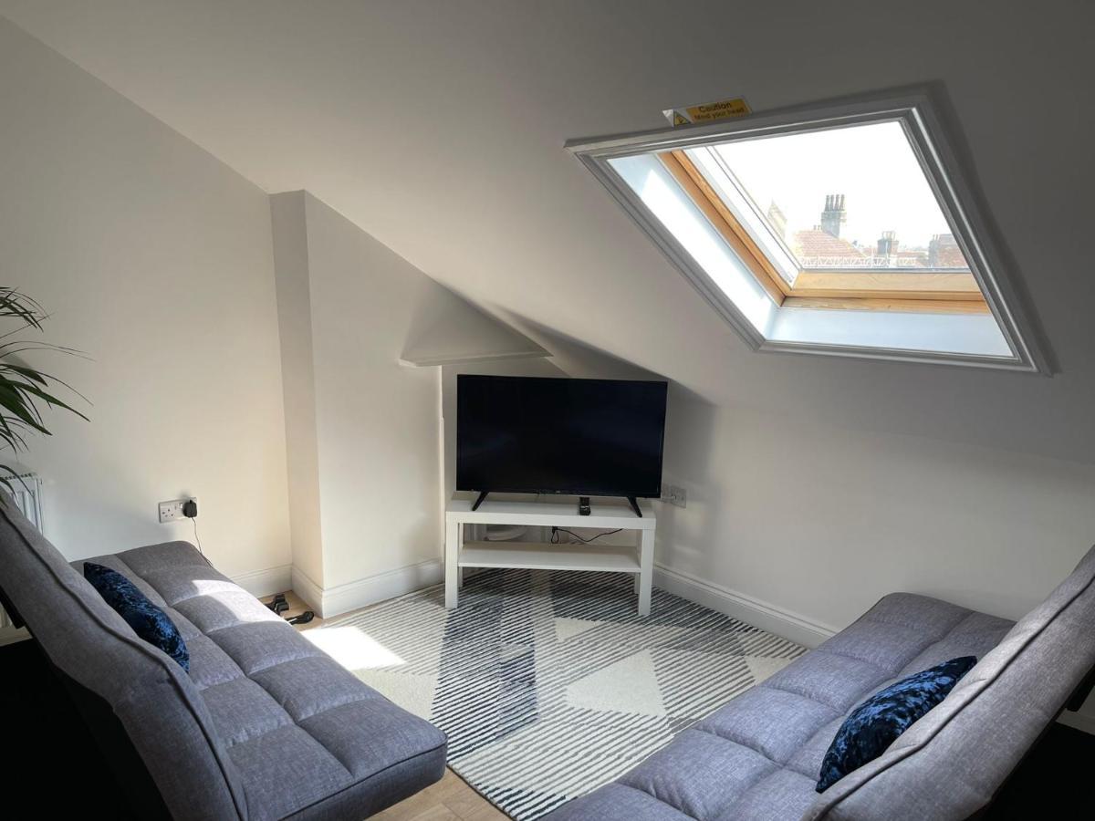 Brand New Montrouge Apartments - Perfect Location!! ポーツマス エクステリア 写真