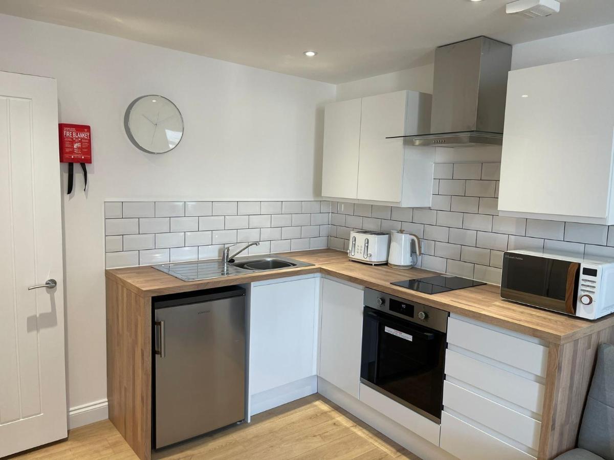Brand New Montrouge Apartments - Perfect Location!! ポーツマス エクステリア 写真