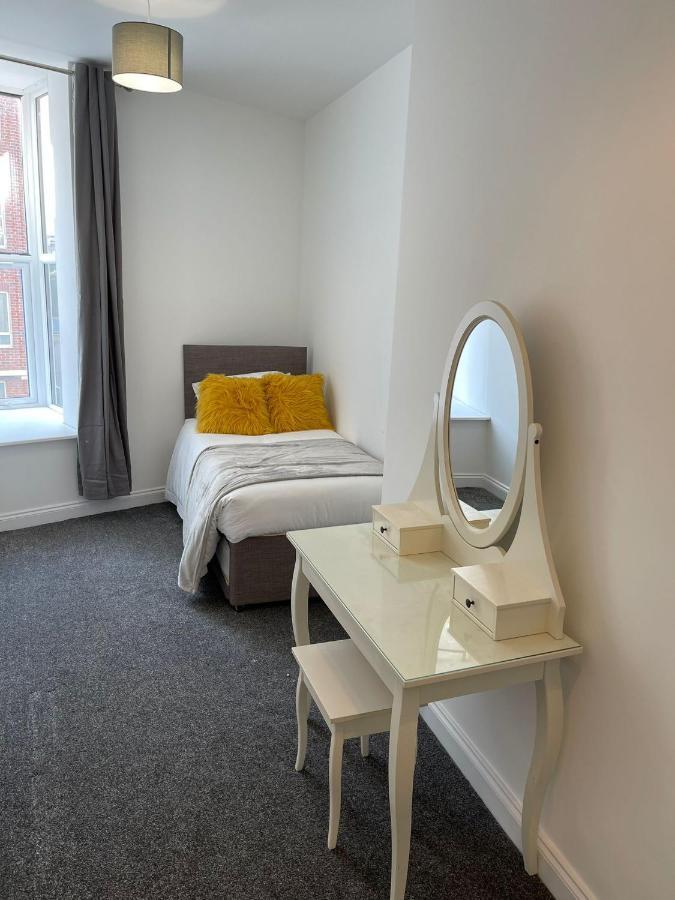 Brand New Montrouge Apartments - Perfect Location!! ポーツマス エクステリア 写真