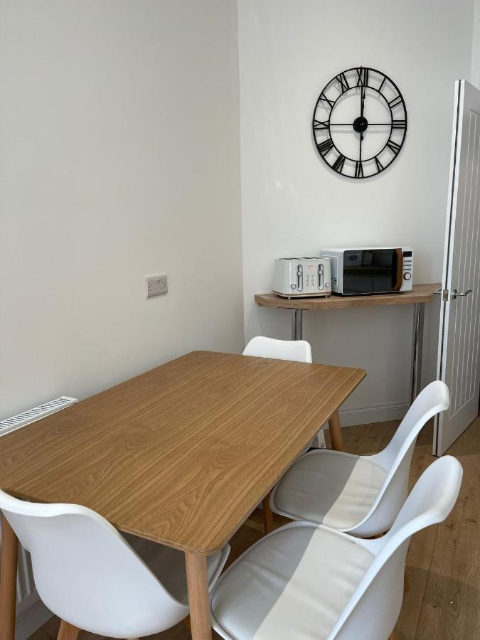 Brand New Montrouge Apartments - Perfect Location!! ポーツマス エクステリア 写真